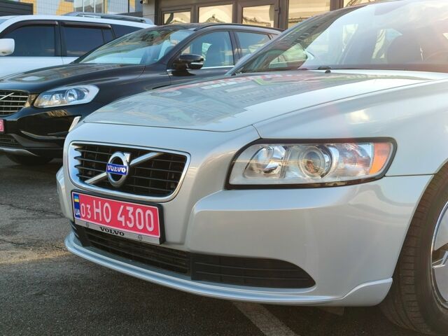 Белый Вольво С40, объемом двигателя 1.6 л и пробегом 194 тыс. км за 9999 $, фото 1 на Automoto.ua
