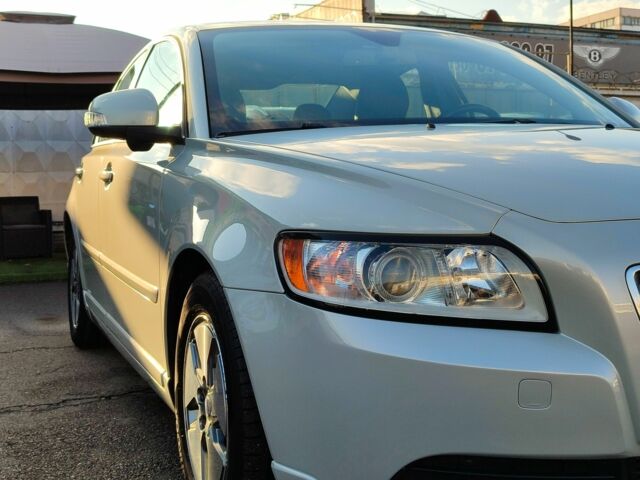 Белый Вольво С40, объемом двигателя 1.6 л и пробегом 194 тыс. км за 9999 $, фото 6 на Automoto.ua