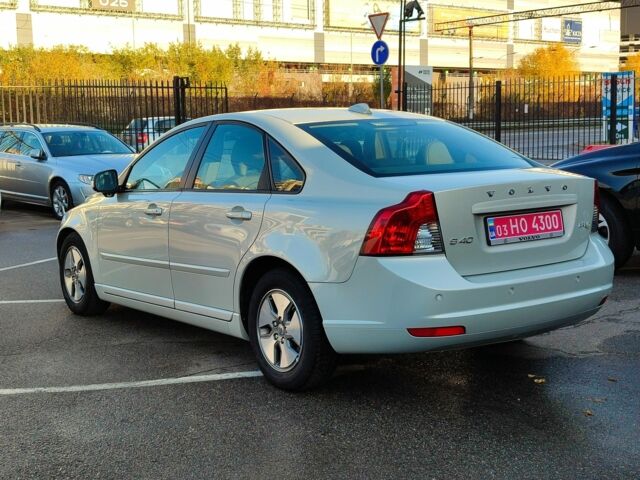 Белый Вольво С40, объемом двигателя 1.6 л и пробегом 194 тыс. км за 9999 $, фото 4 на Automoto.ua