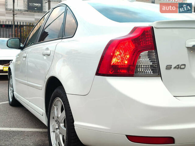 Вольво S40 2011 у Києві на Automoto.ua Білий Вольво S40, об'ємом двигуна 2 л та пробігом 233 тис. км за 11300 $, фото 14 на Automoto.ua