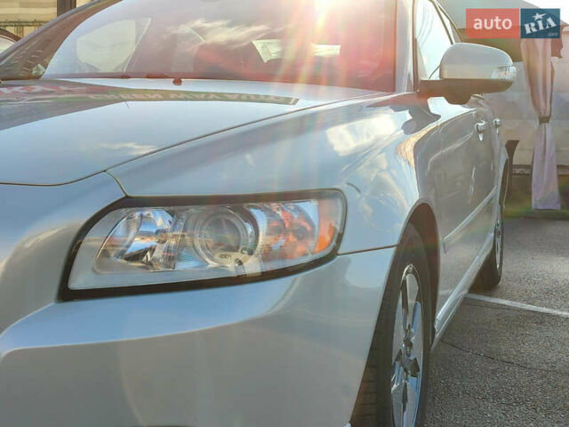 Вольво С40 2011 в Киеве на Automoto.ua Белый Вольво С40, объемом двигателя 1.6 л и пробегом 194 тыс. км за 10000 $, фото 1 на Automoto.ua