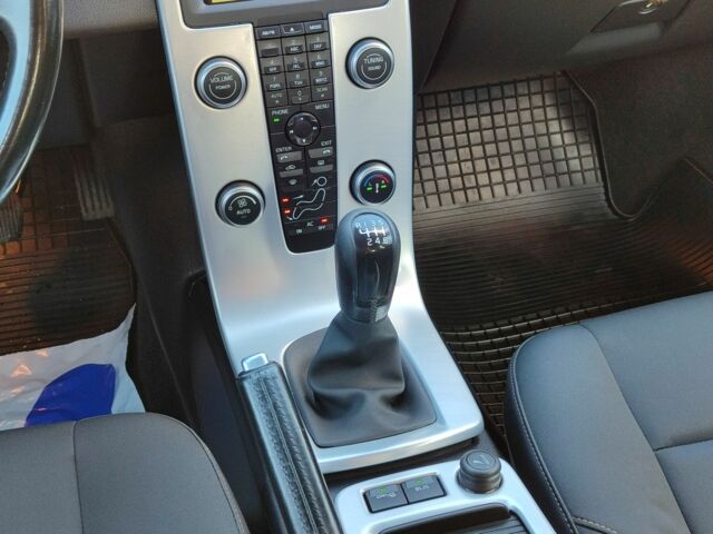 Белый Вольво С40, объемом двигателя 1.6 л и пробегом 194 тыс. км за 9999 $, фото 20 на Automoto.ua