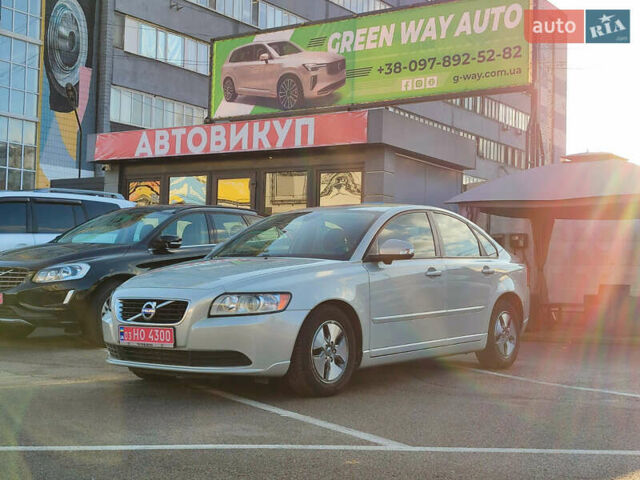 Вольво С40 2011 в Киеве на Automoto.ua Белый Вольво С40, объемом двигателя 1.6 л и пробегом 194 тыс. км за 10000 $, фото 5 на Automoto.ua