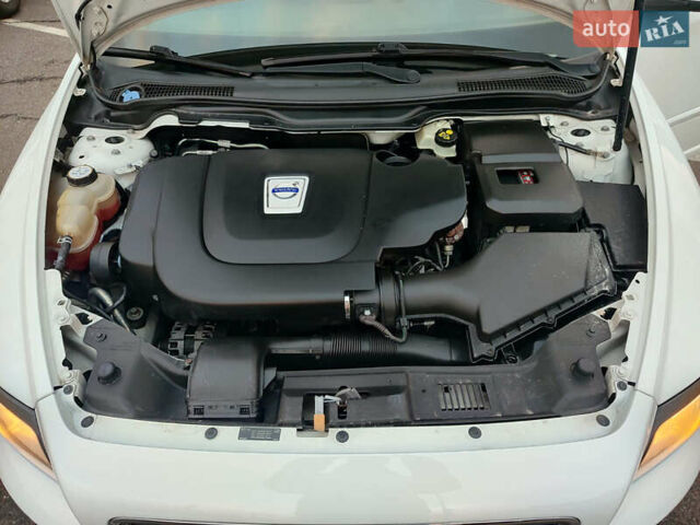 Вольво S40 2011 у Києві на Automoto.ua Білий Вольво S40, об'ємом двигуна 2 л та пробігом 233 тис. км за 11300 $, фото 18 на Automoto.ua
