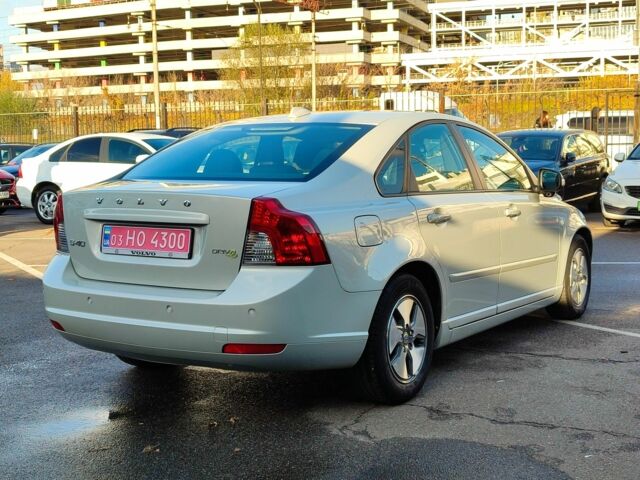 Белый Вольво С40, объемом двигателя 1.6 л и пробегом 194 тыс. км за 9999 $, фото 8 на Automoto.ua