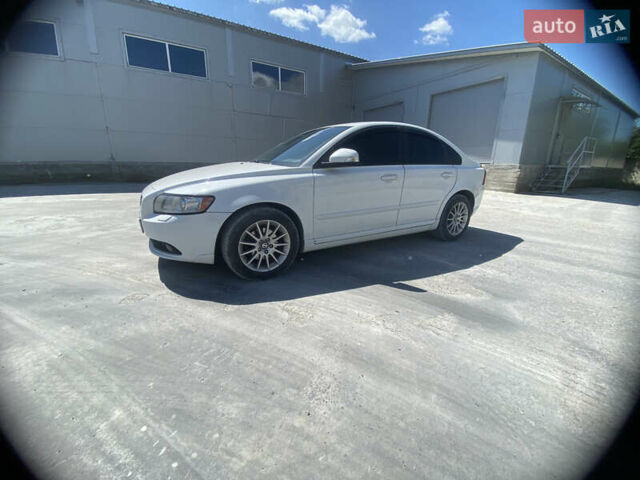 Белый Вольво С40, объемом двигателя 2 л и пробегом 217 тыс. км за 7300 $, фото 7 на Automoto.ua