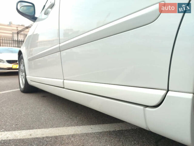 Вольво S40 2011 у Києві на Automoto.ua Білий Вольво S40, об'ємом двигуна 2 л та пробігом 233 тис. км за 11300 $, фото 13 на Automoto.ua