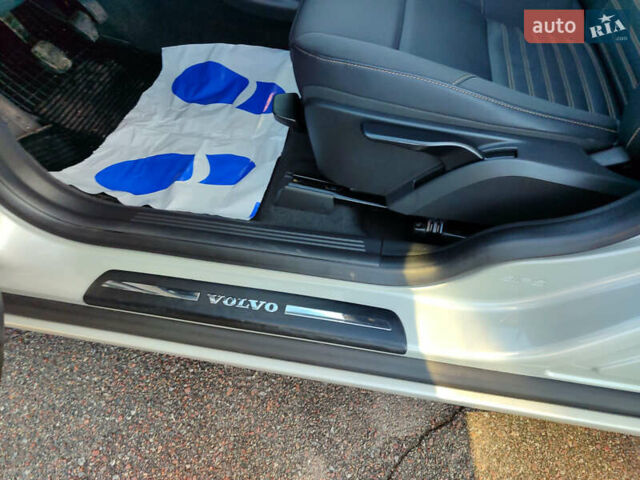 Вольво С40 2011 в Киеве на Automoto.ua Белый Вольво С40, объемом двигателя 1.6 л и пробегом 194 тыс. км за 10000 $, фото 19 на Automoto.ua
