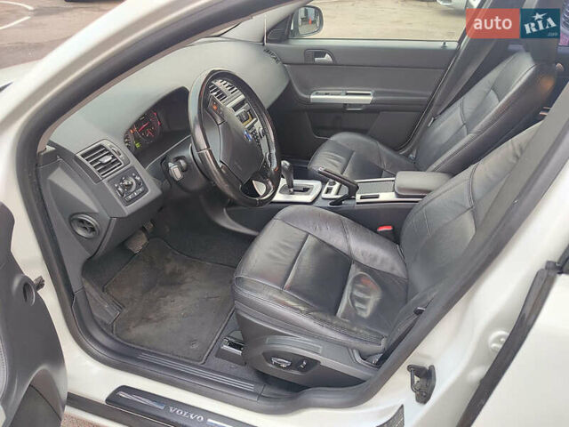 Вольво S40 2011 у Києві на Automoto.ua Білий Вольво S40, об'ємом двигуна 2 л та пробігом 233 тис. км за 11300 $, фото 16 на Automoto.ua