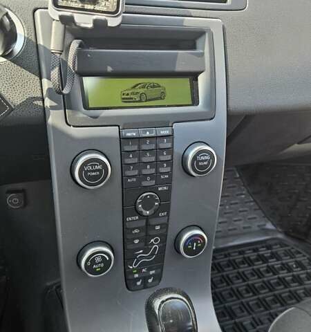 Білий Вольво S40, об'ємом двигуна 2 л та пробігом 203 тис. км за 8000 $, фото 8 на Automoto.ua