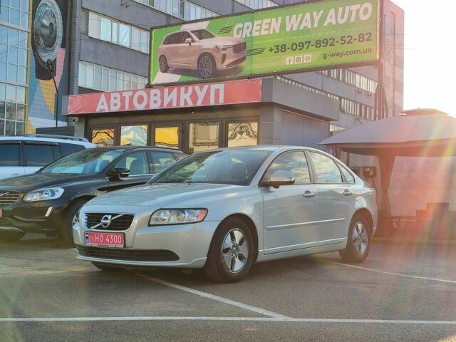 Белый Вольво С40, объемом двигателя 1.6 л и пробегом 194 тыс. км за 9999 $, фото 2 на Automoto.ua
