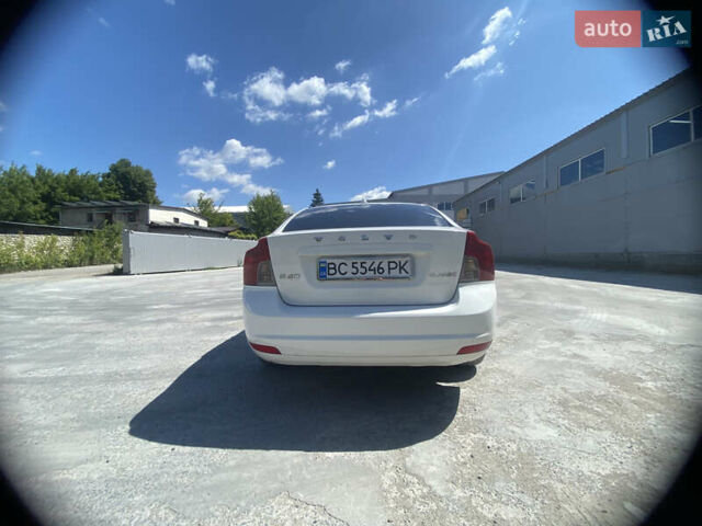 Білий Вольво S40, об'ємом двигуна 2 л та пробігом 215 тис. км за 7700 $, фото 5 на Automoto.ua