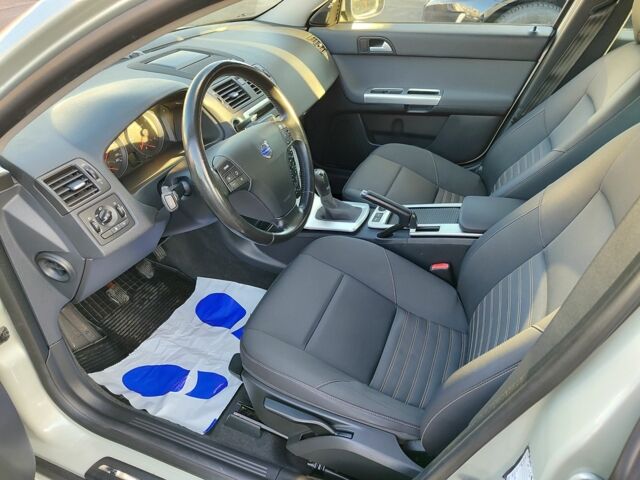 Белый Вольво С40, объемом двигателя 1.6 л и пробегом 194 тыс. км за 9999 $, фото 16 на Automoto.ua