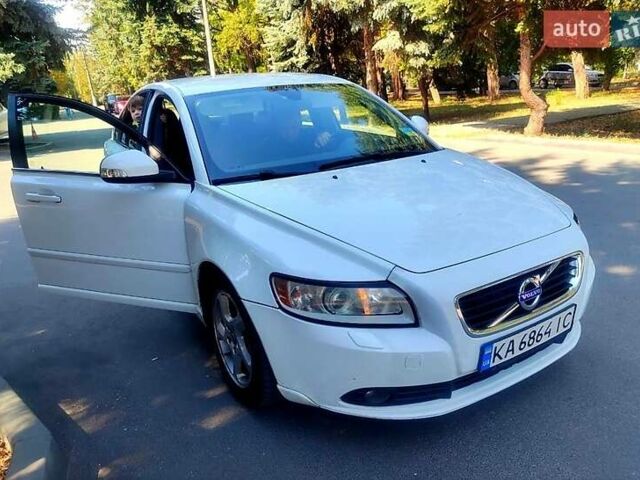 Белый Вольво С40, объемом двигателя 2 л и пробегом 185 тыс. км за 7200 $, фото 8 на Automoto.ua