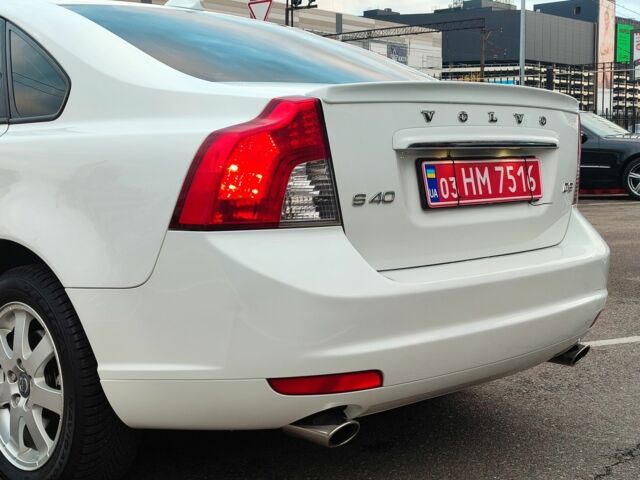 Білий Вольво S40, об'ємом двигуна 2 л та пробігом 233 тис. км за 11299 $, фото 5 на Automoto.ua