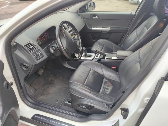 Білий Вольво S40, об'ємом двигуна 2 л та пробігом 233 тис. км за 11299 $, фото 2 на Automoto.ua