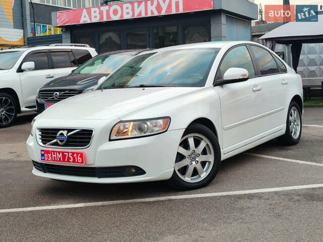 Вольво S40 2011 у Києві на Automoto.ua Білий Вольво S40, об'ємом двигуна 2 л та пробігом 233 тис. км за 11300 $, фото 1 на Automoto.ua