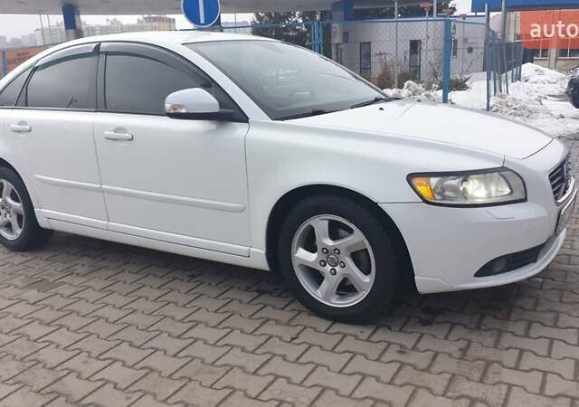 Белый Вольво С40, объемом двигателя 2 л и пробегом 217 тыс. км за 6900 $, фото 4 на Automoto.ua