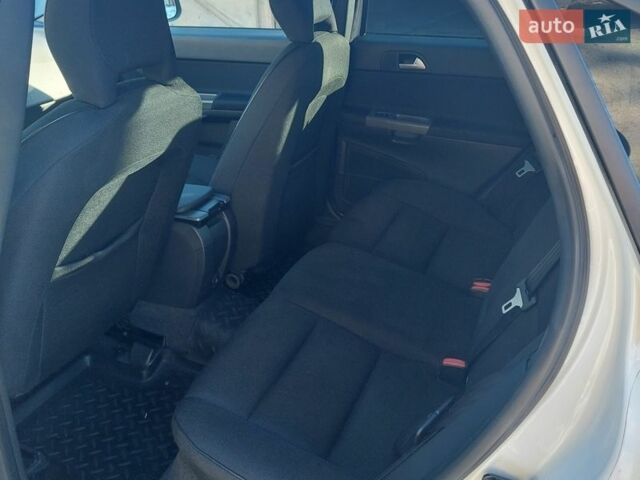 Білий Вольво S40, об'ємом двигуна 2 л та пробігом 121 тис. км за 9000 $, фото 33 на Automoto.ua