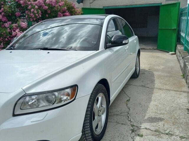 Білий Вольво S40, об'ємом двигуна 2 л та пробігом 121 тис. км за 8500 $, фото 1 на Automoto.ua