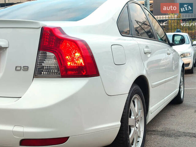 Вольво S40 2011 у Києві на Automoto.ua Білий Вольво S40, об'ємом двигуна 2 л та пробігом 233 тис. км за 11300 $, фото 12 на Automoto.ua