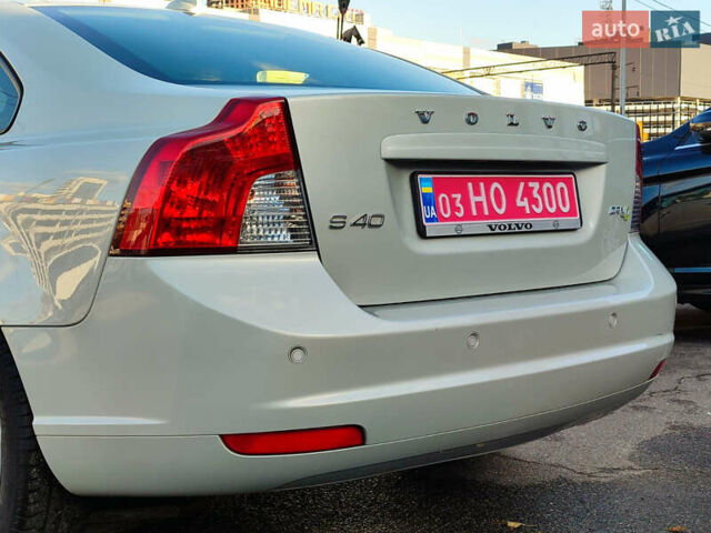 Вольво С40 2011 в Киеве на Automoto.ua Белый Вольво С40, объемом двигателя 1.6 л и пробегом 194 тыс. км за 10000 $, фото 10 на Automoto.ua