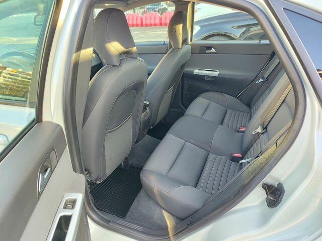 Белый Вольво С40, объемом двигателя 1.6 л и пробегом 194 тыс. км за 9999 $, фото 18 на Automoto.ua