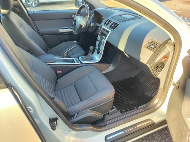 Белый Вольво С40, объемом двигателя 1.6 л и пробегом 194 тыс. км за 9999 $, фото 14 на Automoto.ua