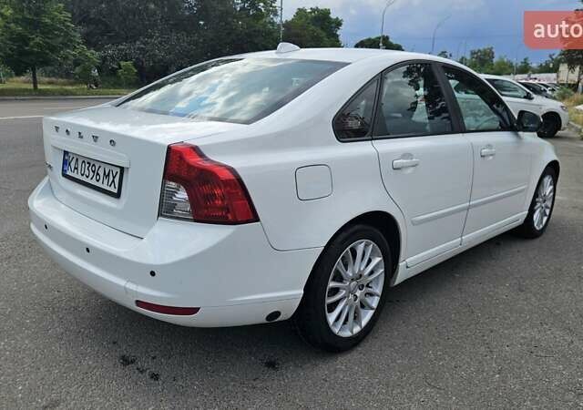 Білий Вольво S40, об'ємом двигуна 2 л та пробігом 203 тис. км за 8000 $, фото 4 на Automoto.ua