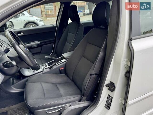 Белый Вольво С40, объемом двигателя 2 л и пробегом 190 тыс. км за 7990 $, фото 16 на Automoto.ua