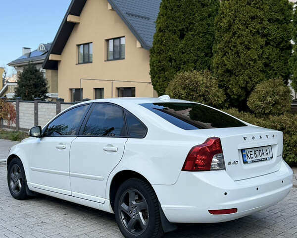 Белый Вольво С40, объемом двигателя 2 л и пробегом 240 тыс. км за 7350 $, фото 5 на Automoto.ua