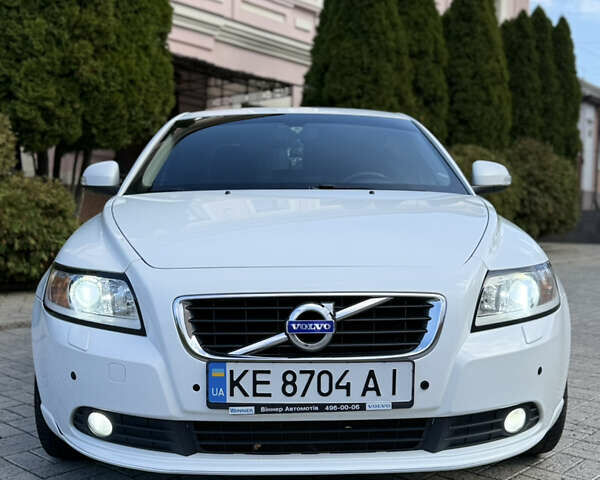 Белый Вольво С40, объемом двигателя 2 л и пробегом 240 тыс. км за 7350 $, фото 2 на Automoto.ua