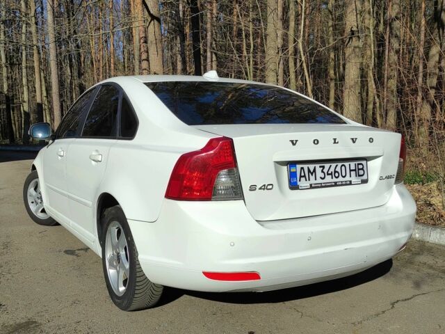 Белый Вольво С40, объемом двигателя 2 л и пробегом 202 тыс. км за 8500 $, фото 5 на Automoto.ua