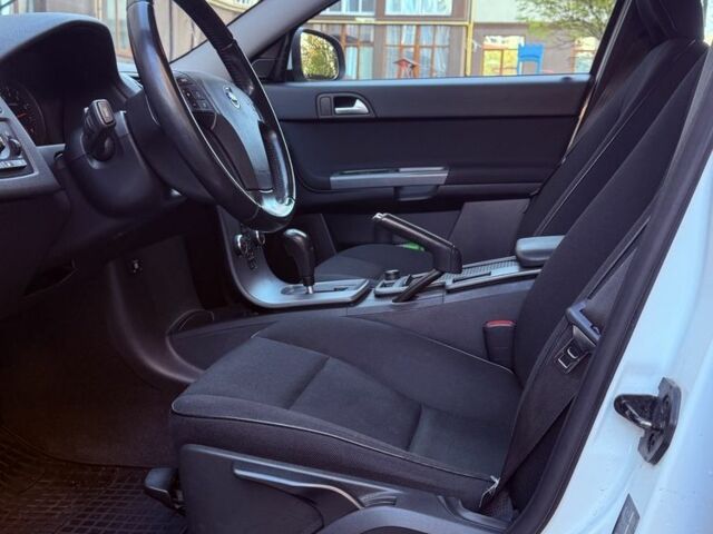 Вольво С40 2012 в Киеве на Automoto.ua Белый Вольво С40, объемом двигателя 2 л и пробегом 176 тыс. км за 7400 $, фото 1 на Automoto.ua