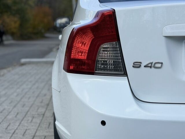 Белый Вольво С40, объемом двигателя 2 л и пробегом 240 тыс. км за 7350 $, фото 9 на Automoto.ua