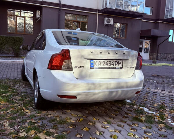 Вольво С40 2012 в Киеве на Automoto.ua Белый Вольво С40, объемом двигателя 2 л и пробегом 176 тыс. км за 7400 $, фото 17 на Automoto.ua