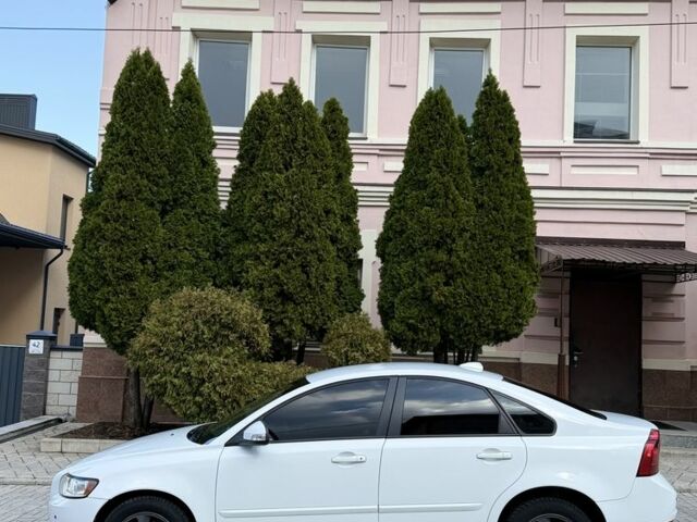 Белый Вольво С40, объемом двигателя 2 л и пробегом 240 тыс. км за 7350 $, фото 3 на Automoto.ua