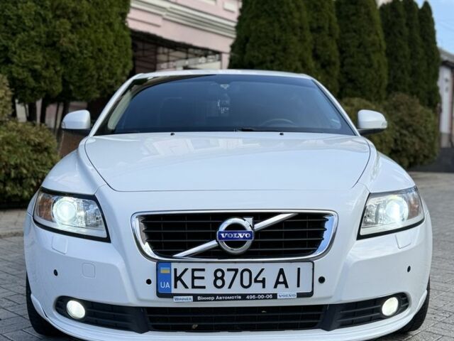 Белый Вольво С40, объемом двигателя 2 л и пробегом 240 тыс. км за 7350 $, фото 1 на Automoto.ua