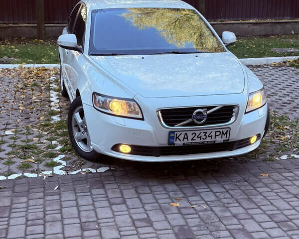 Вольво С40 2012 в Киеве на Automoto.ua Белый Вольво С40, объемом двигателя 2 л и пробегом 176 тыс. км за 7400 $, фото 2 на Automoto.ua