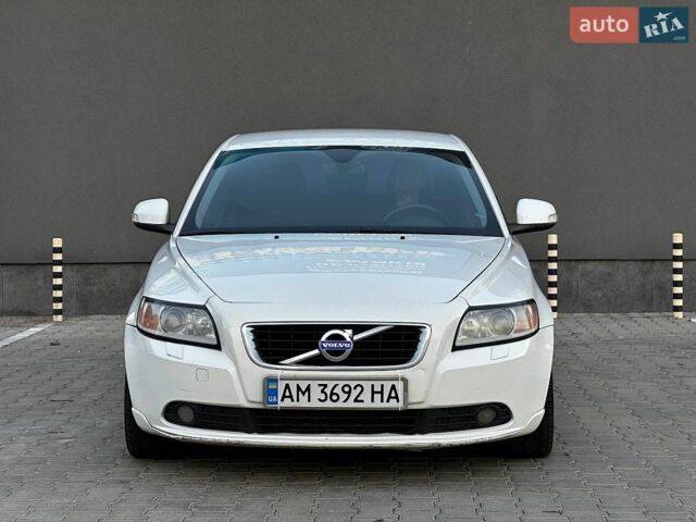 Білий Вольво S40, об'ємом двигуна 2 л та пробігом 278 тис. км за 6499 $, фото 2 на Automoto.ua