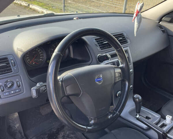 Белый Вольво С40, объемом двигателя 2 л и пробегом 160 тыс. км за 7400 $, фото 4 на Automoto.ua