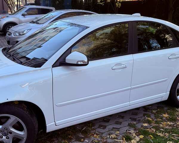 Вольво С40 2012 в Киеве на Automoto.ua Белый Вольво С40, объемом двигателя 2 л и пробегом 176 тыс. км за 7400 $, фото 9 на Automoto.ua