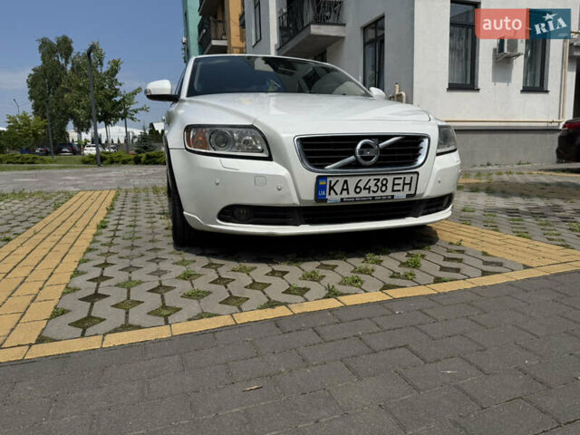 Белый Вольво С40, объемом двигателя 2 л и пробегом 110 тыс. км за 9500 $, фото 24 на Automoto.ua