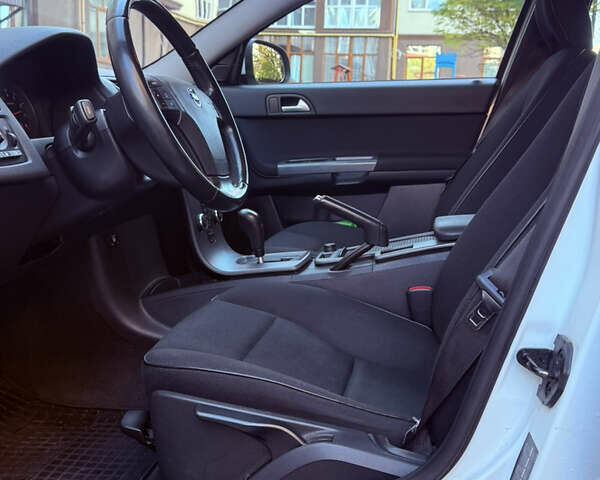 Вольво С40 2012 в Киеве на Automoto.ua Белый Вольво С40, объемом двигателя 2 л и пробегом 176 тыс. км за 7400 $, фото 12 на Automoto.ua