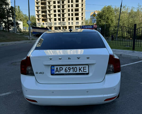 Белый Вольво С40, объемом двигателя 2 л и пробегом 180 тыс. км за 9200 $, фото 7 на Automoto.ua