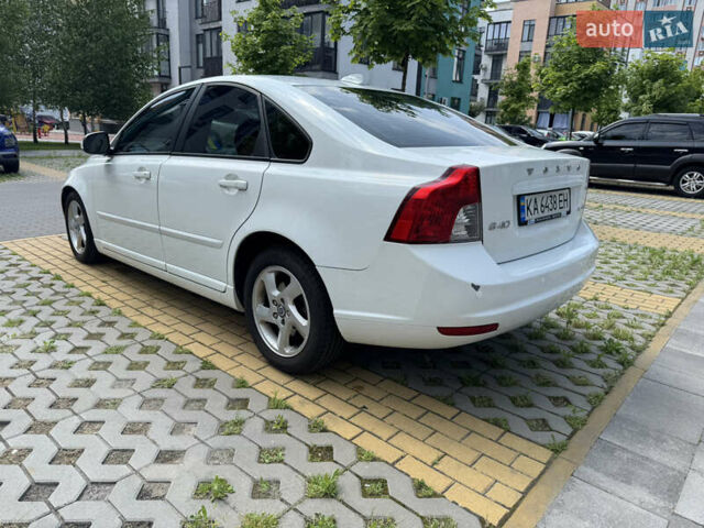 Белый Вольво С40, объемом двигателя 2 л и пробегом 110 тыс. км за 9500 $, фото 6 на Automoto.ua