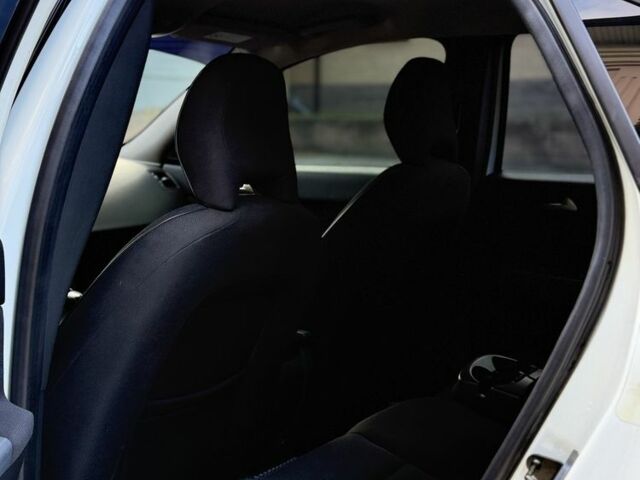 Белый Вольво С40, объемом двигателя 2 л и пробегом 240 тыс. км за 7350 $, фото 20 на Automoto.ua