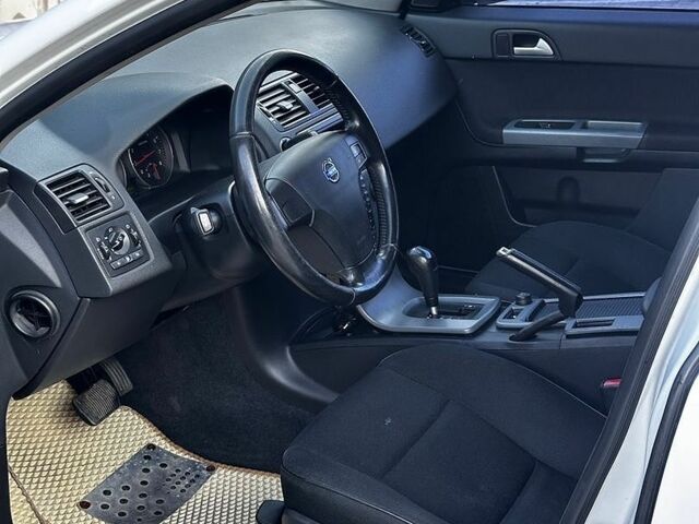 Білий Вольво S40, об'ємом двигуна 2 л та пробігом 278 тис. км за 6499 $, фото 18 на Automoto.ua