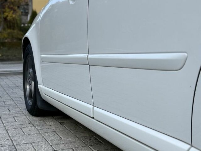 Белый Вольво С40, объемом двигателя 2 л и пробегом 240 тыс. км за 7350 $, фото 11 на Automoto.ua