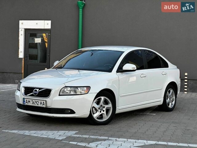 Білий Вольво S40, об'ємом двигуна 2 л та пробігом 278 тис. км за 6499 $, фото 4 на Automoto.ua